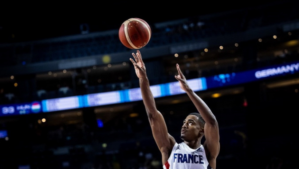 „Rockets“ atleido prancūzą, kuris karjerą tęs „Hornets“ ekipoje